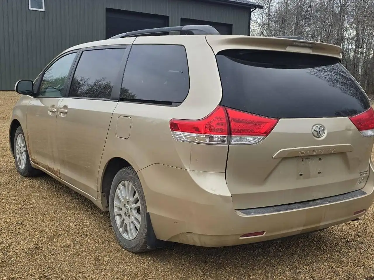 Toyota Sienna photo Toyota Sienna