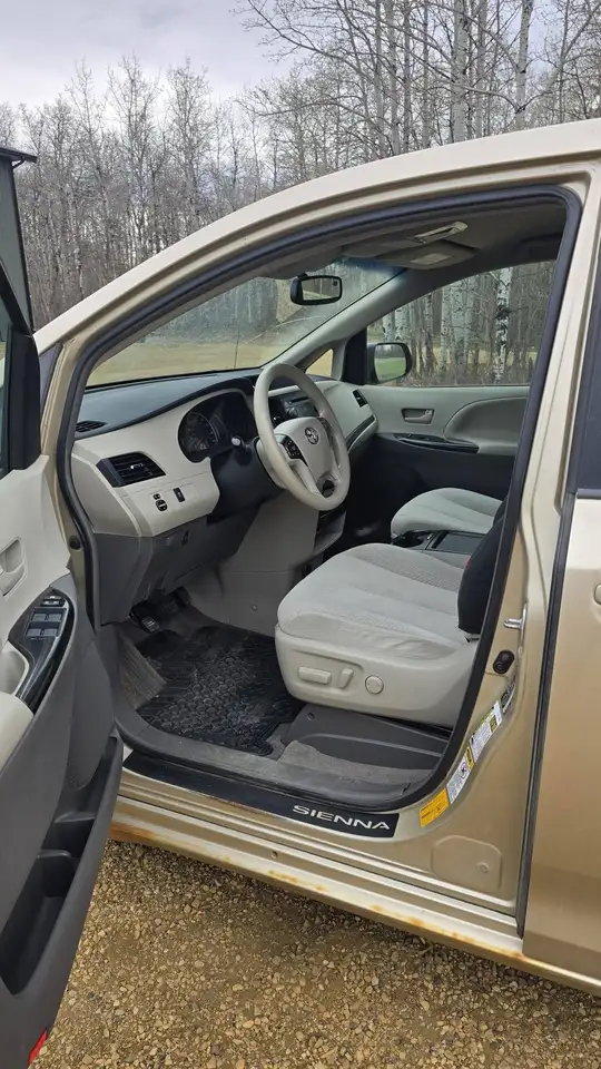 Toyota Sienna photo Toyota Sienna