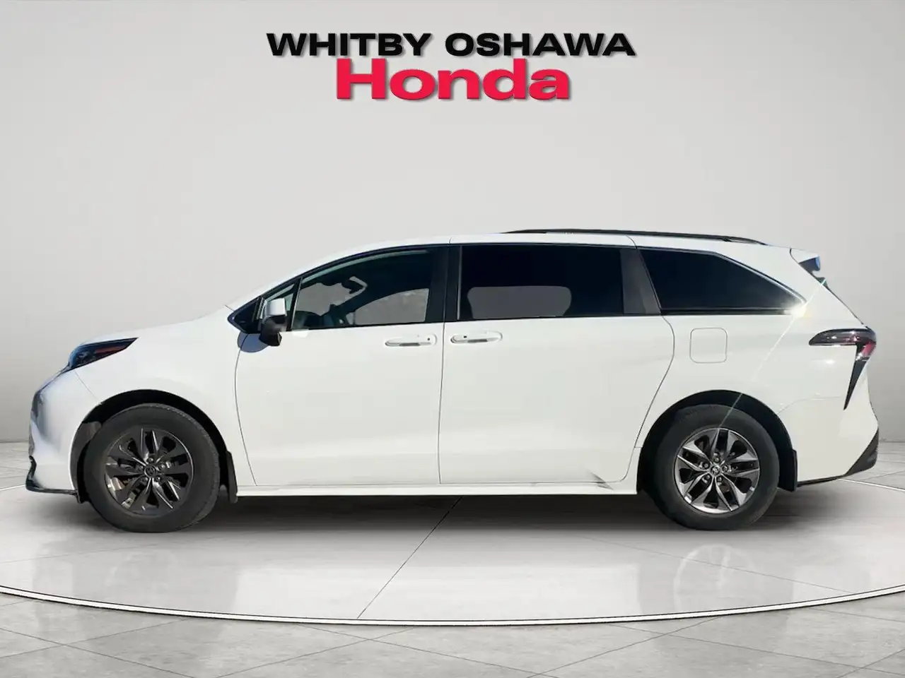 Toyota Sienna снимка Toyota Sienna