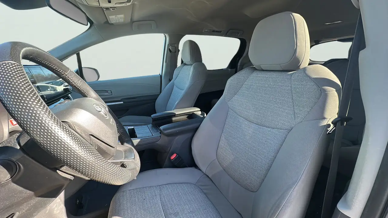 Toyota Sienna снимка Toyota Sienna