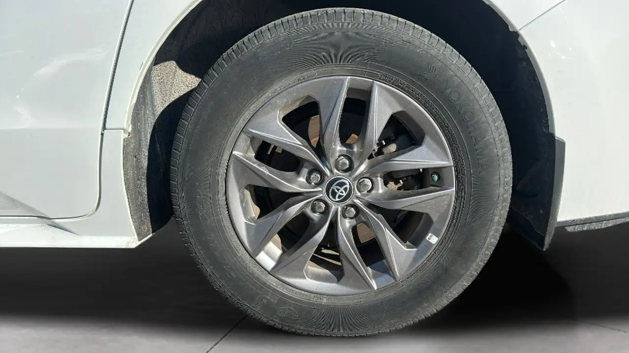Toyota Sienna снимка Toyota Sienna