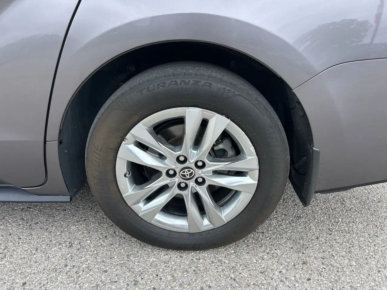 Toyota Sienna снимка Toyota Sienna