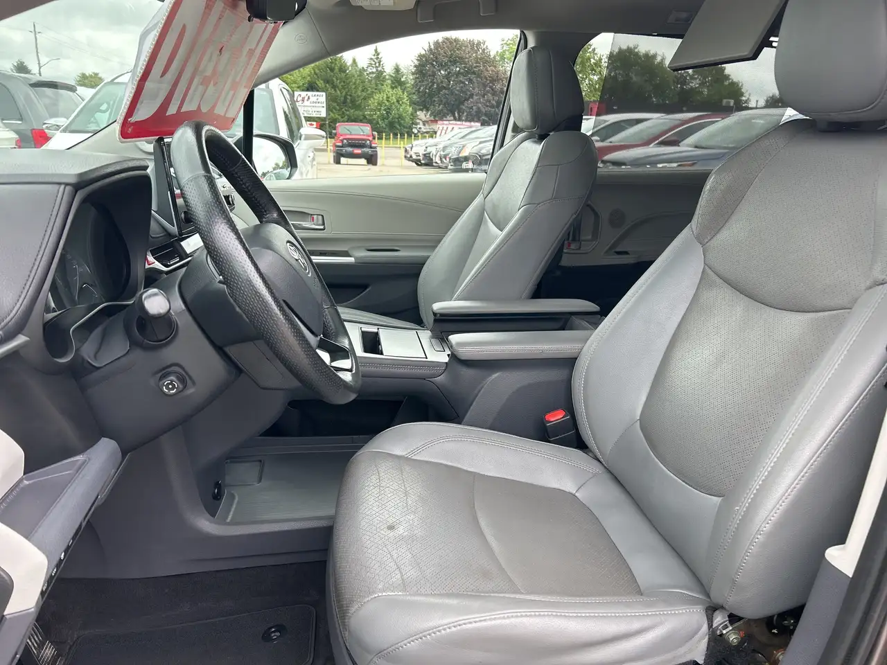 Toyota Sienna снимка Toyota Sienna