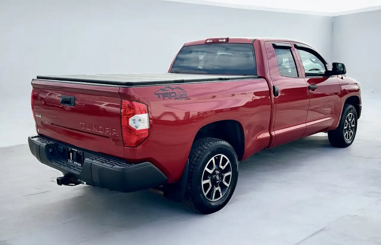 Toyota Tundra снимка Toyota Tundra