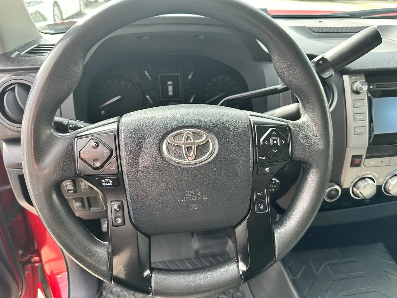 Toyota Tundra снимка Toyota Tundra