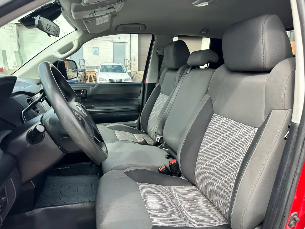 Toyota Tundra снимка Toyota Tundra