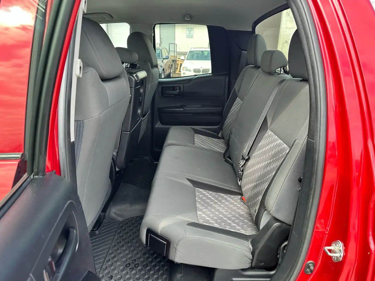 Toyota Tundra снимка Toyota Tundra