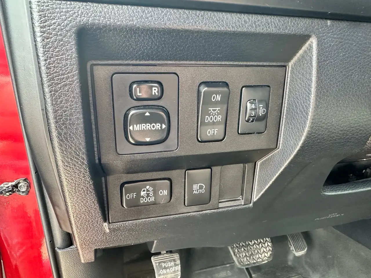 Toyota Tundra снимка Toyota Tundra