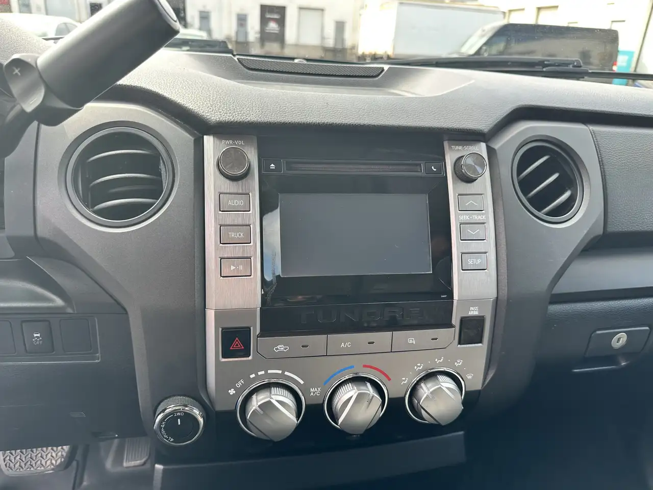 Toyota Tundra снимка Toyota Tundra