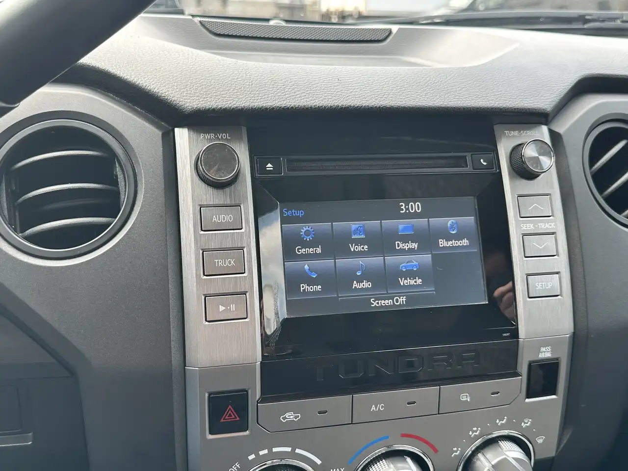 Toyota Tundra снимка Toyota Tundra