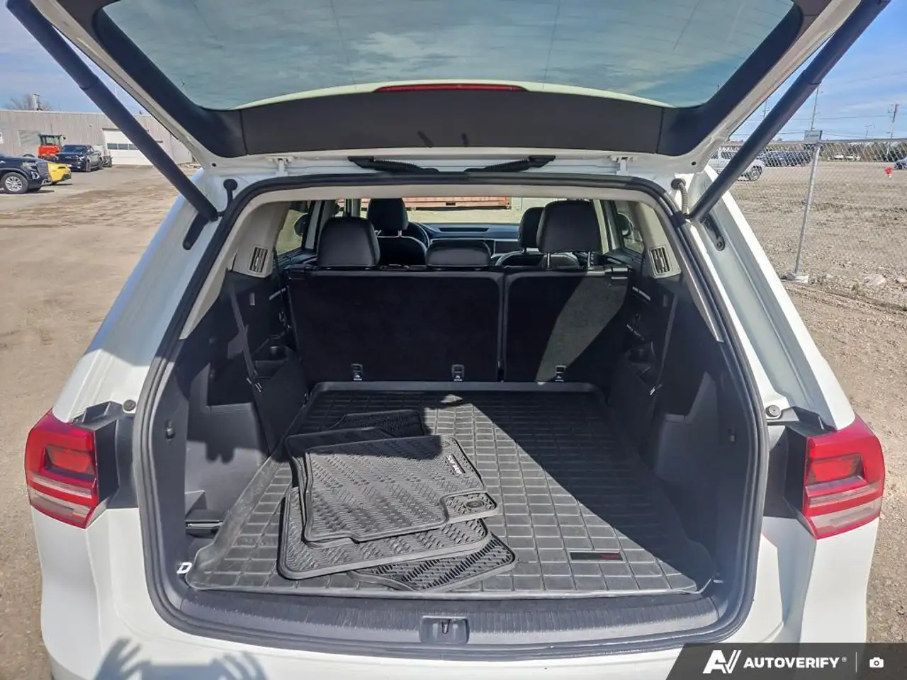 Volkswagen Atlas снимка Volkswagen Atlas