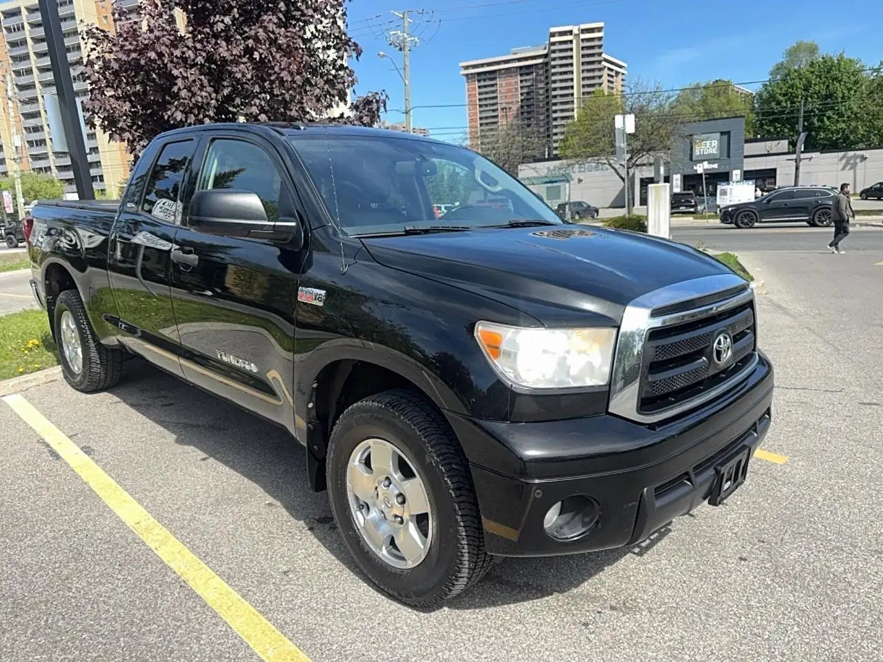 Toyota Tundra снимка Toyota Tundra