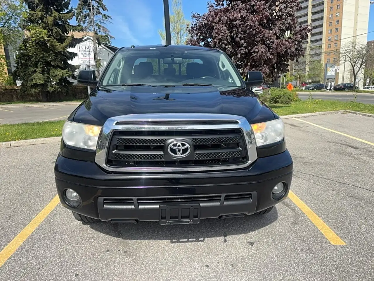 Toyota Tundra снимка Toyota Tundra