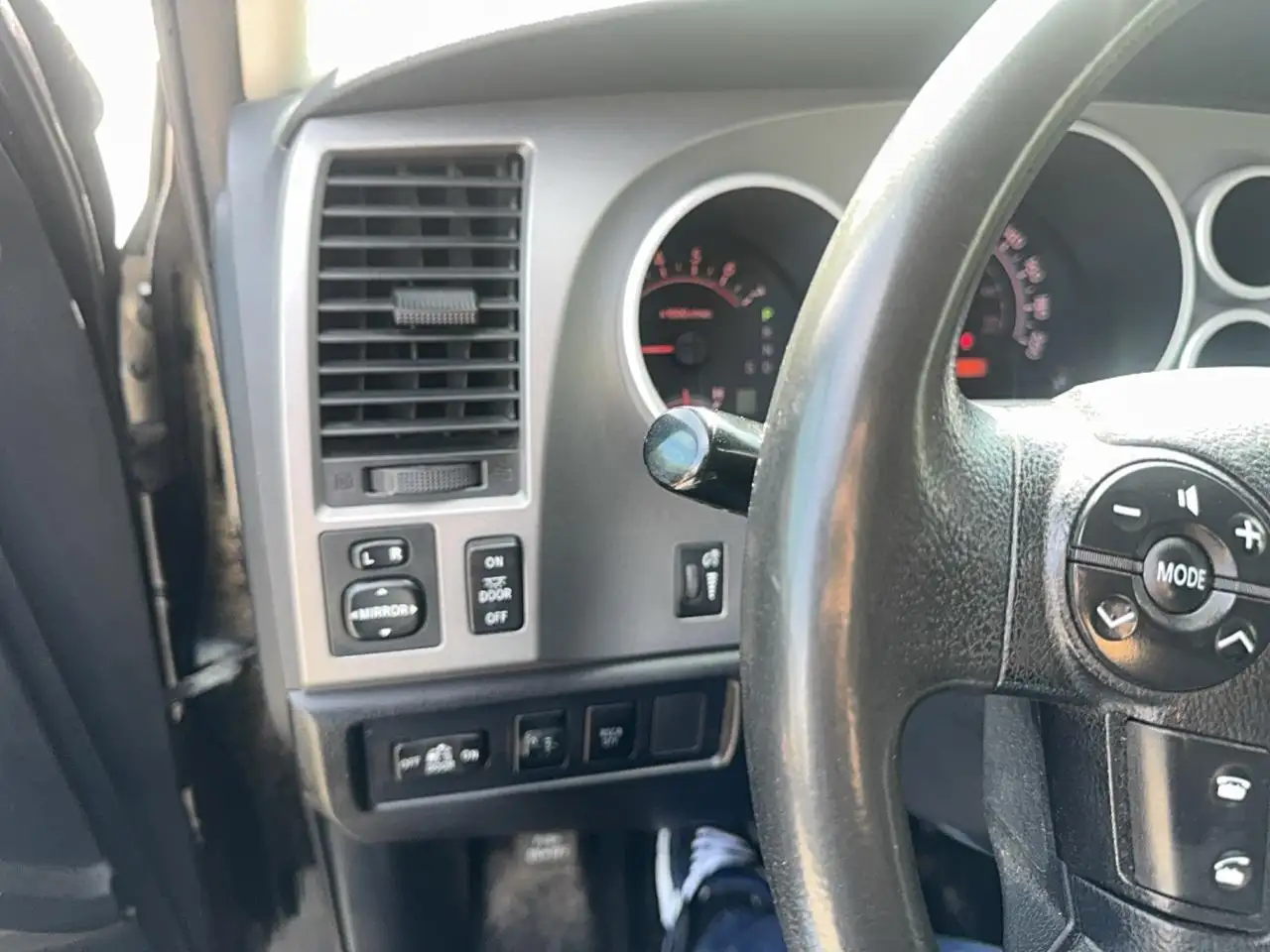 Toyota Tundra снимка Toyota Tundra