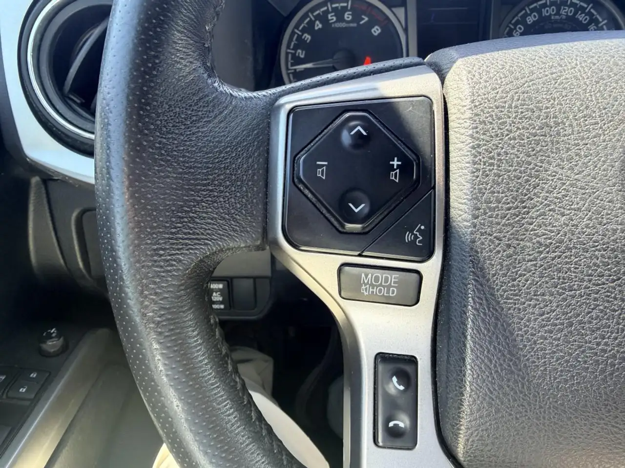 Toyota Tacoma снимка Toyota Tacoma