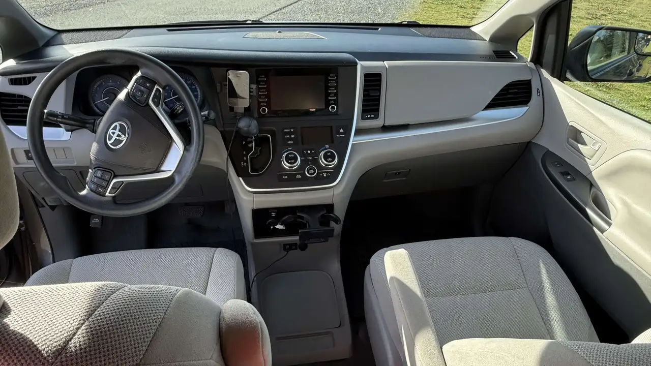 Toyota Sienna photo Toyota Sienna