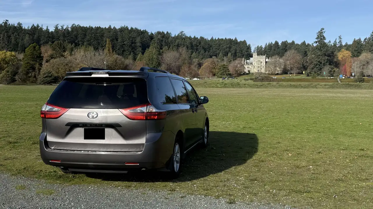 Toyota Sienna photo Toyota Sienna