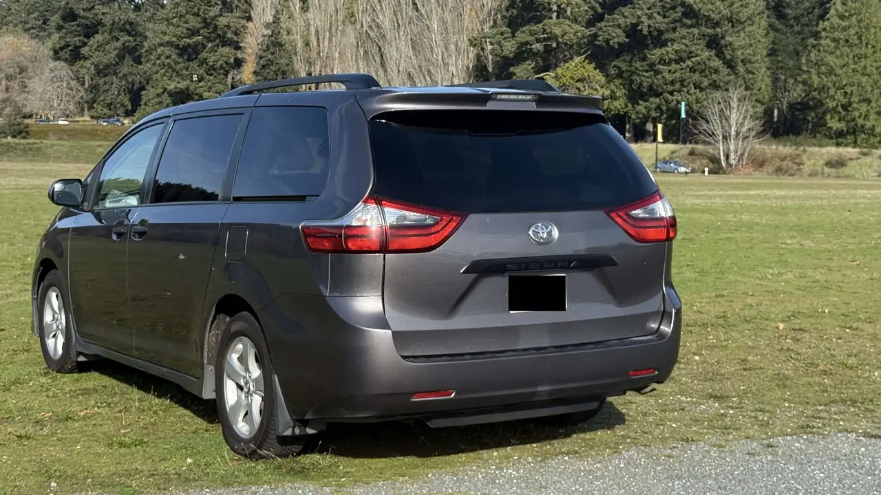 Toyota Sienna photo Toyota Sienna