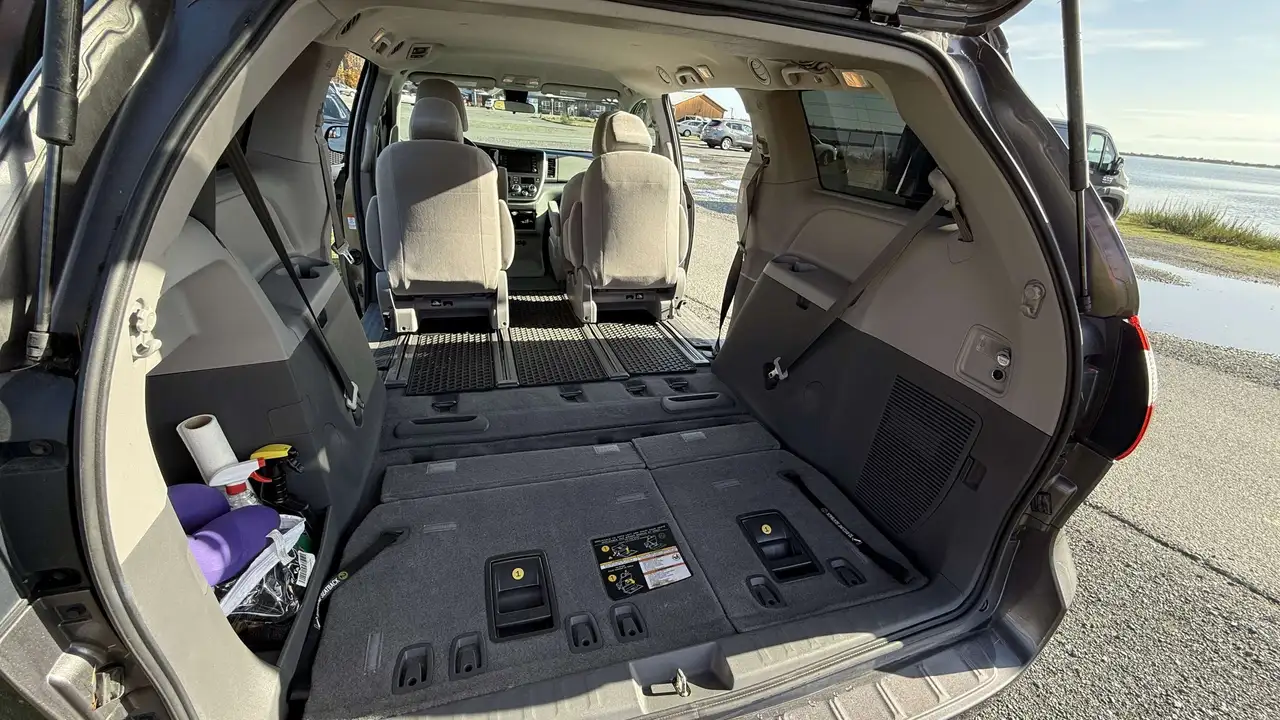 Toyota Sienna photo Toyota Sienna