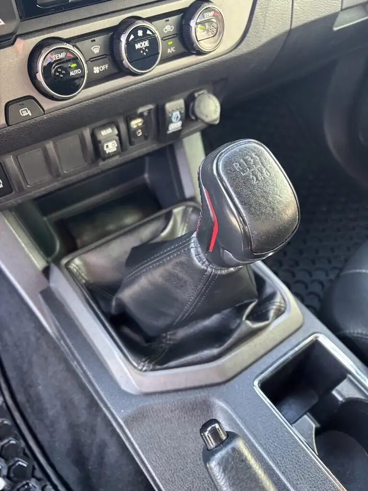 Toyota Tacoma снимка Toyota Tacoma