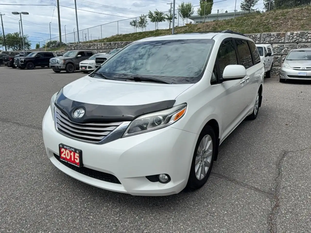 Toyota Sienna photo Toyota Sienna