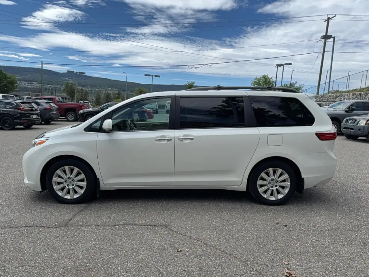Toyota Sienna photo Toyota Sienna