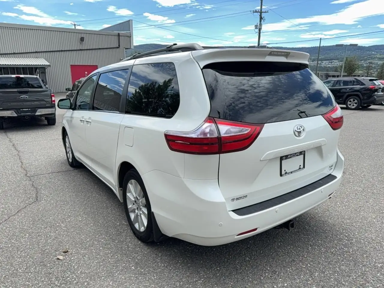 Toyota Sienna photo Toyota Sienna