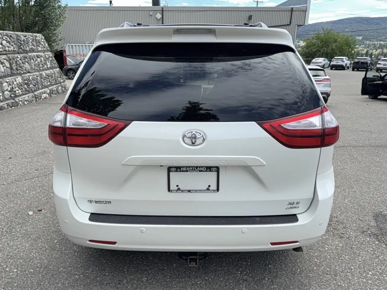 Toyota Sienna photo Toyota Sienna