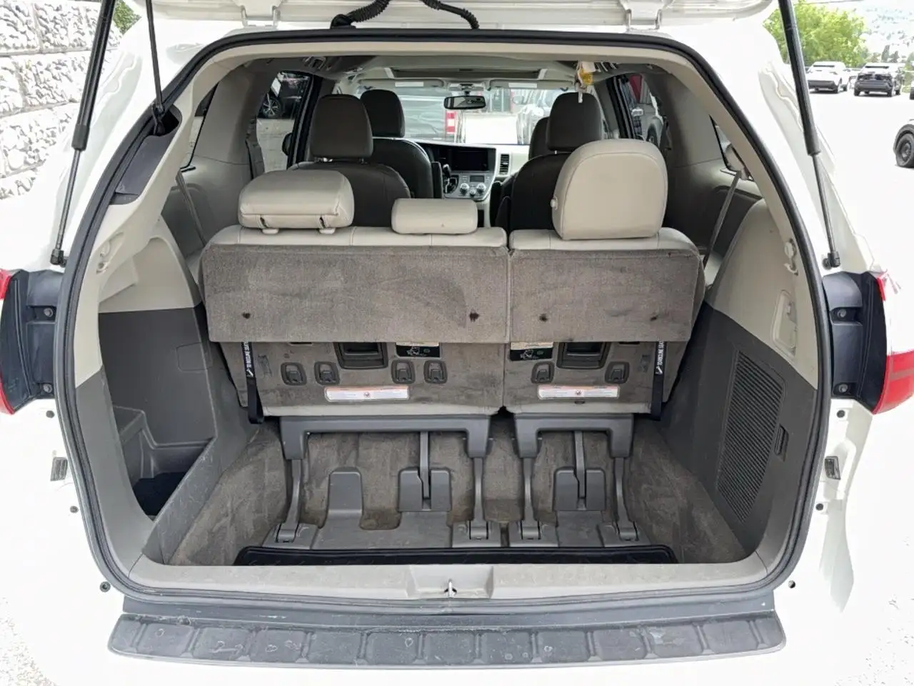 Toyota Sienna photo Toyota Sienna