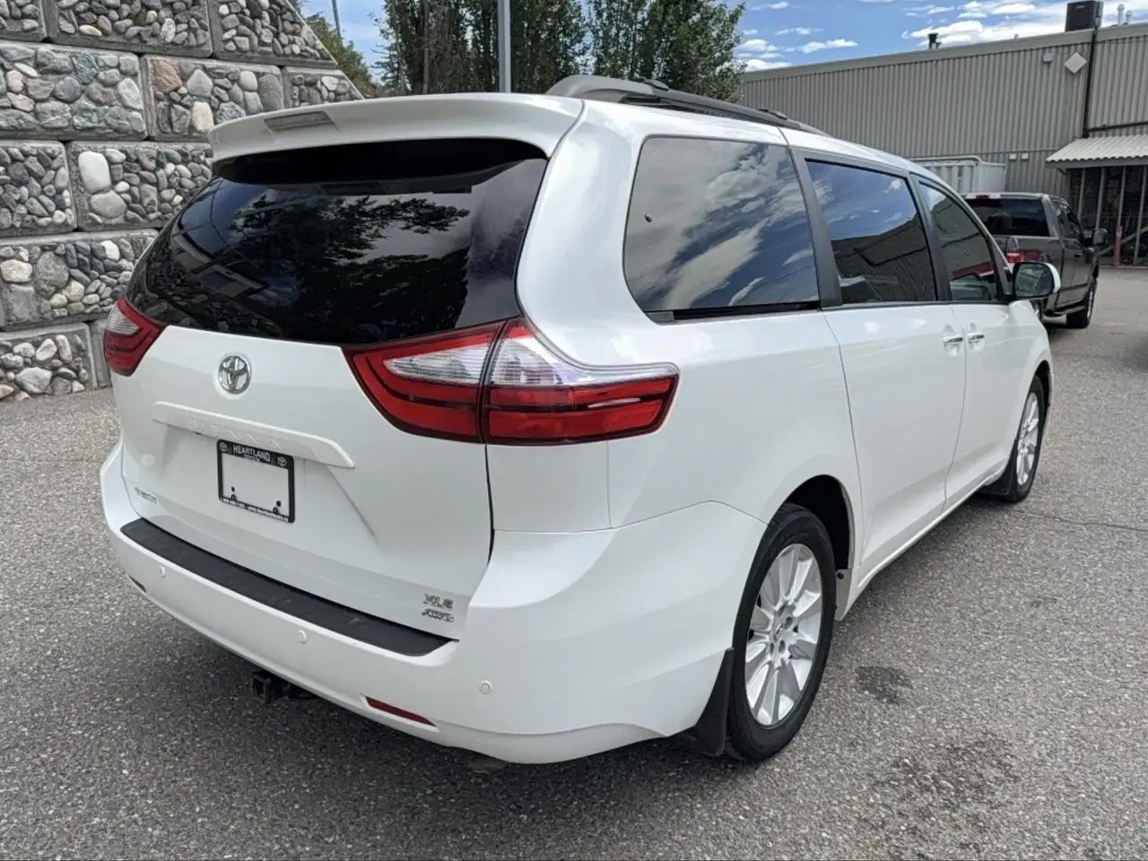 Toyota Sienna photo Toyota Sienna