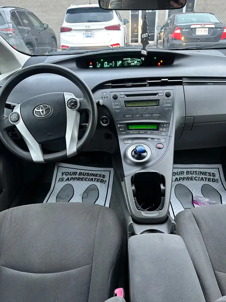 Toyota Prius снимка Toyota Prius
