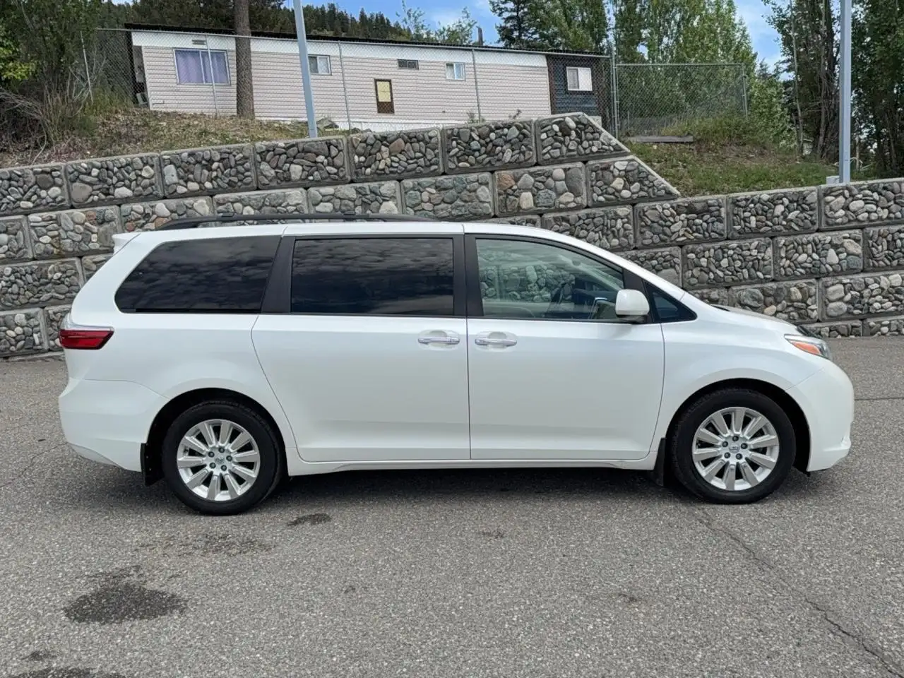 Toyota Sienna photo Toyota Sienna