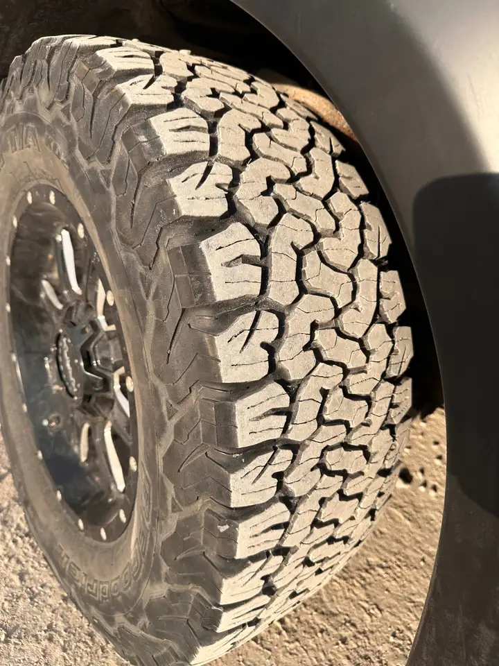 Toyota Tundra снимка Toyota Tundra
