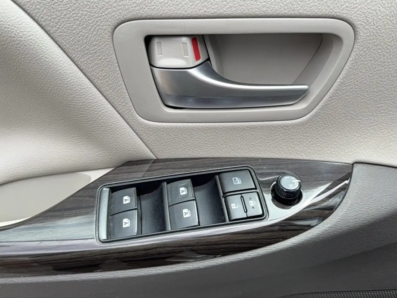 Toyota Sienna photo Toyota Sienna