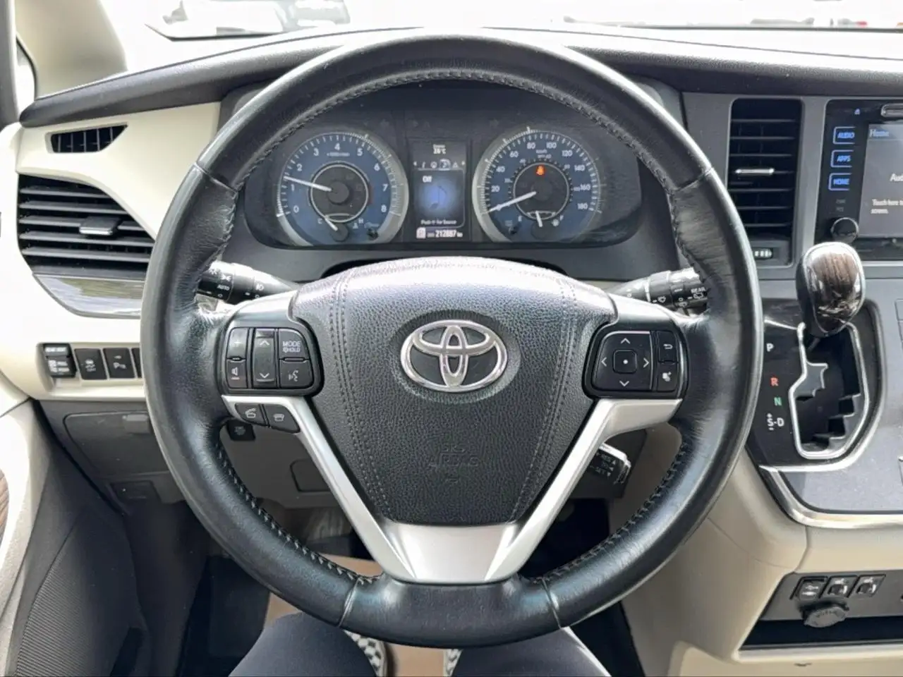 Toyota Sienna photo Toyota Sienna