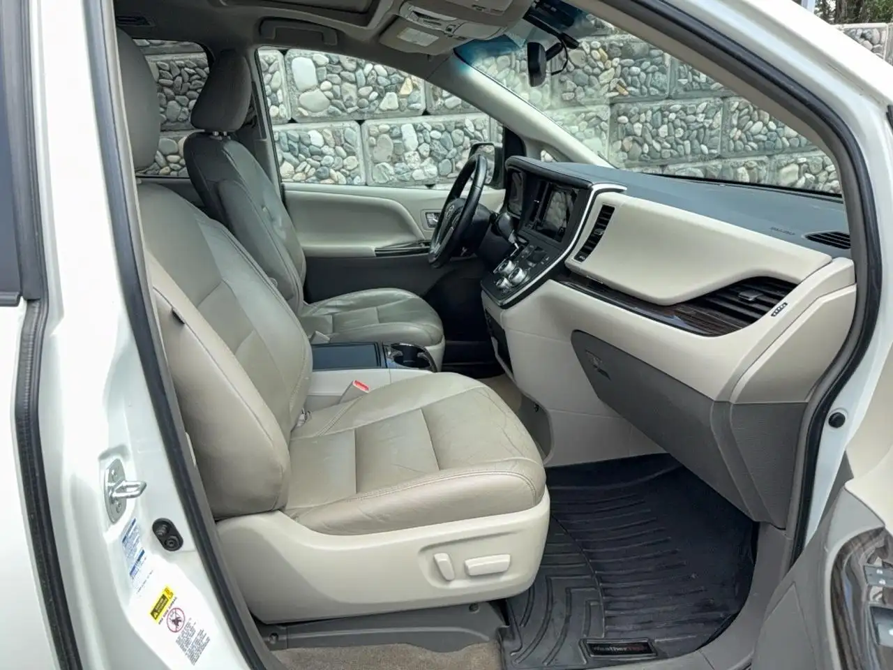 Toyota Sienna photo Toyota Sienna
