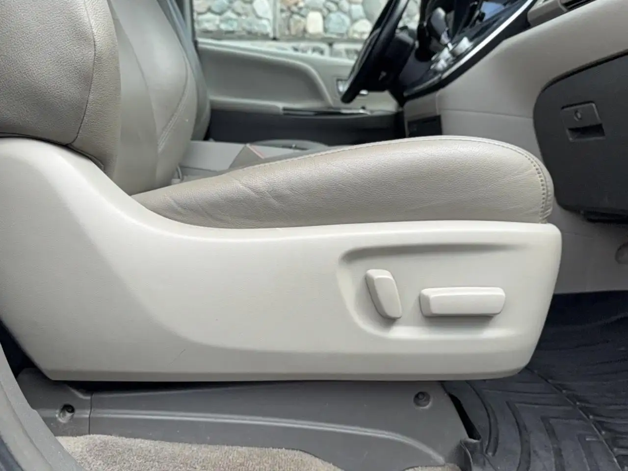 Toyota Sienna photo Toyota Sienna