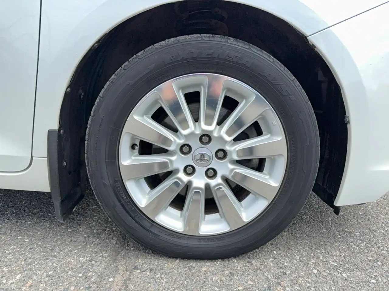 Toyota Sienna photo Toyota Sienna