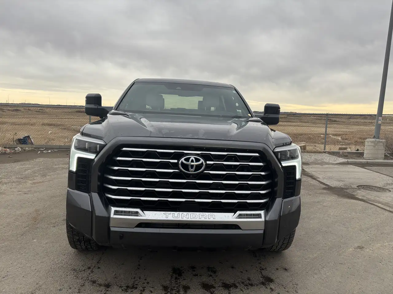 Toyota Tundra снимка Toyota Tundra