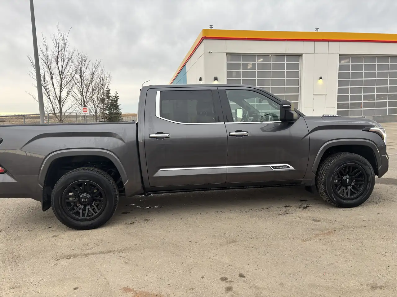 Toyota Tundra снимка Toyota Tundra