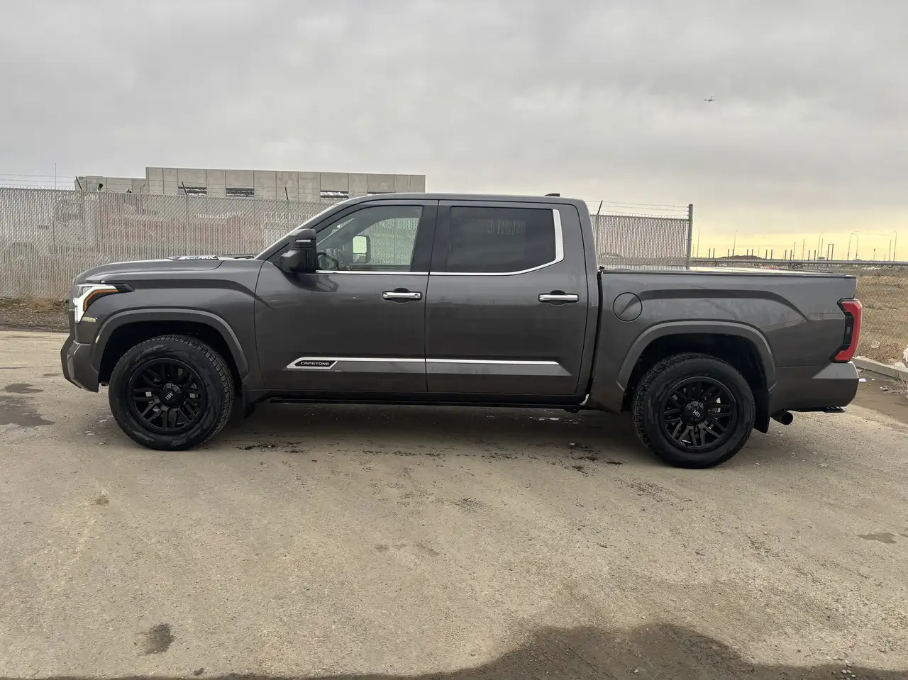 Toyota Tundra снимка Toyota Tundra