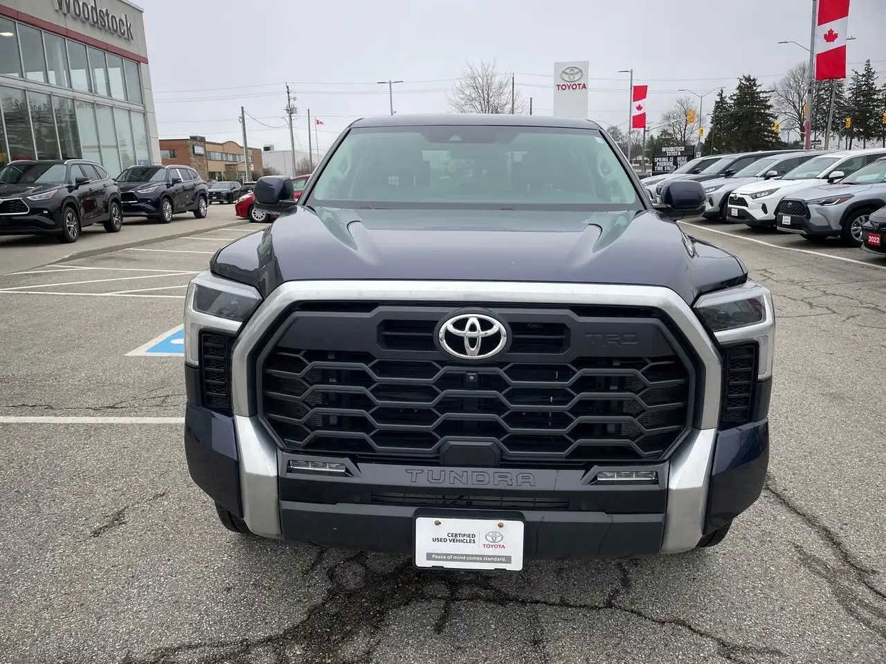 Toyota Tundra снимка Toyota Tundra