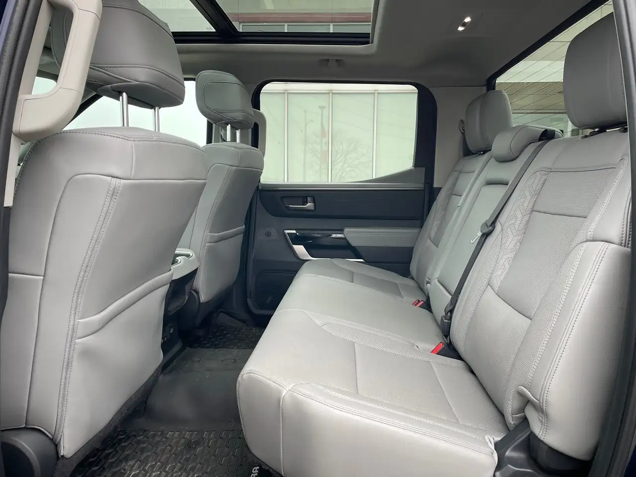 Toyota Tundra снимка Toyota Tundra