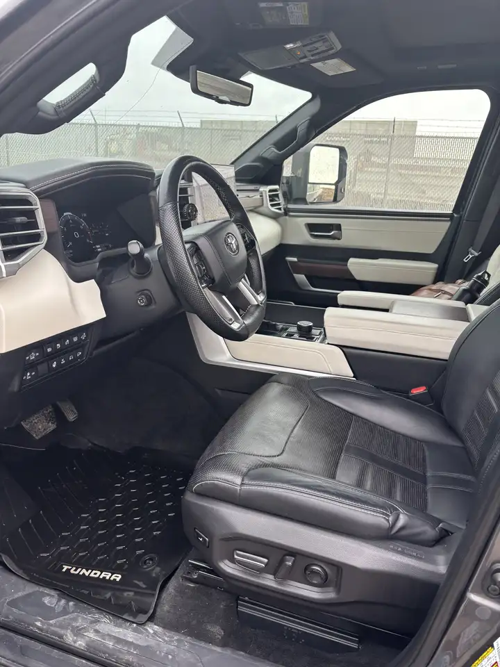 Toyota Tundra снимка Toyota Tundra