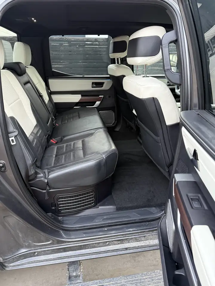 Toyota Tundra снимка Toyota Tundra