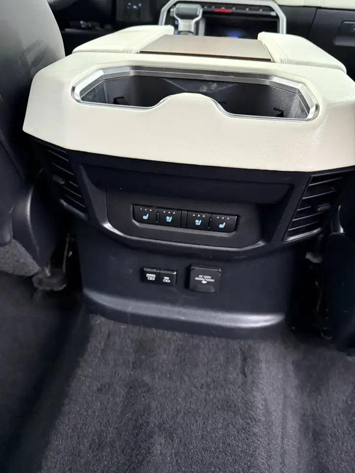 Toyota Tundra снимка Toyota Tundra