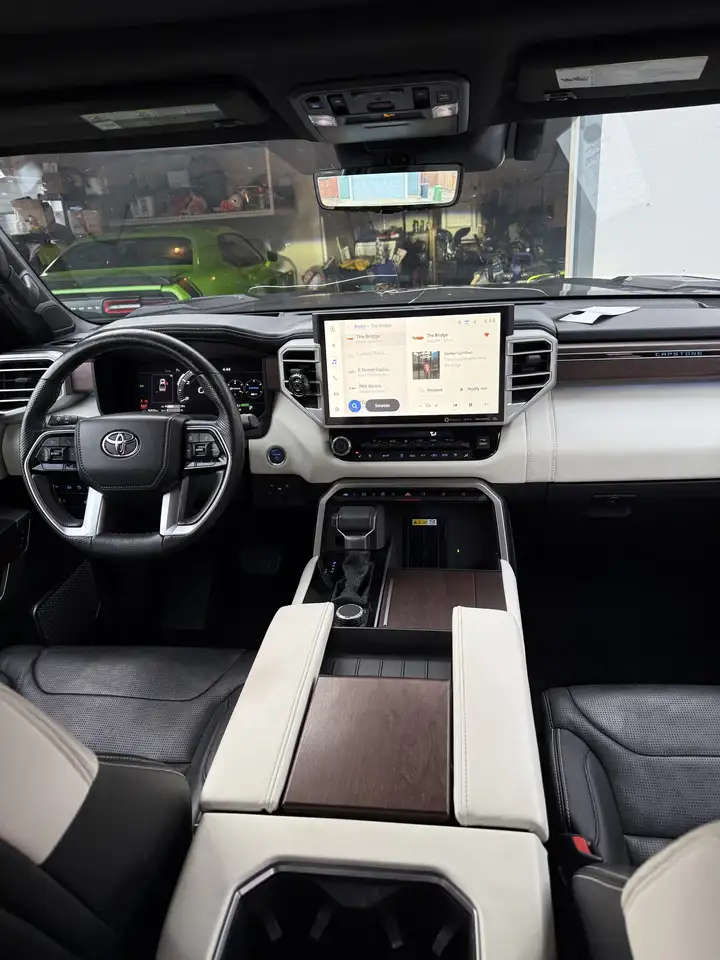 Toyota Tundra снимка Toyota Tundra