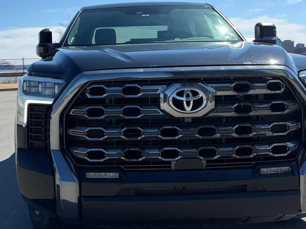 Toyota Tundra снимка Toyota Tundra
