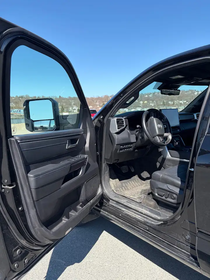 Toyota Tundra снимка Toyota Tundra