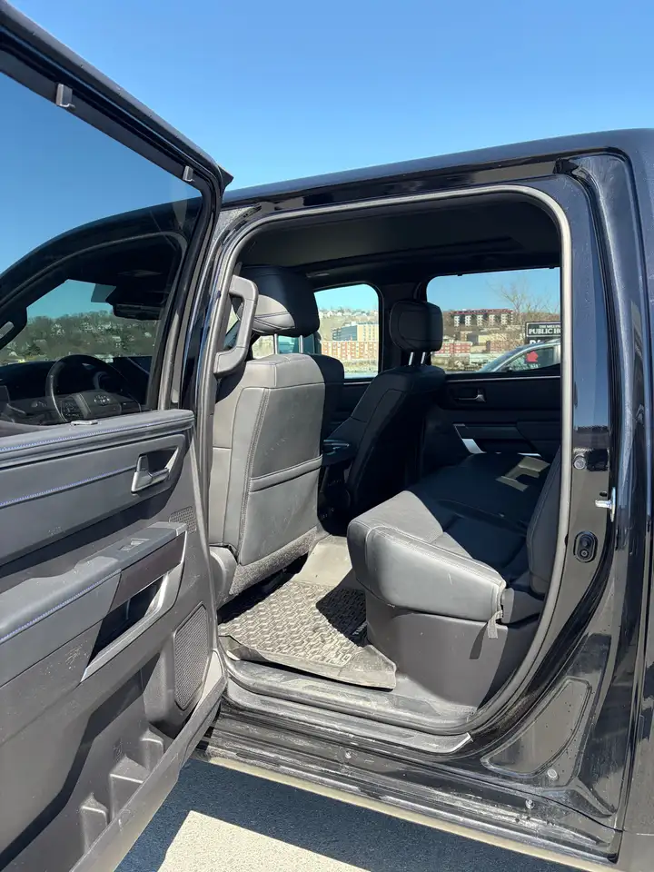 Toyota Tundra снимка Toyota Tundra